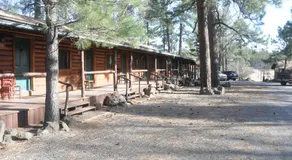 Nine Pines Motel - Image 4