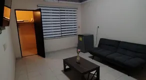 Acogedora habitacion independiente con sala de estar y baño privado - Image 4