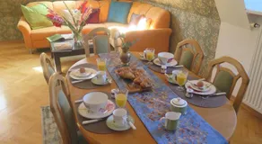 Schoenbrunn Gardens Deluxe Apartment - Image 5