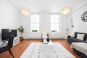 Spacious 1 BR Near London Bridge - 5 Min Walk - Image 2