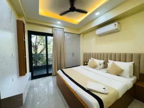 Akshay premium suites1 BHK Serviced Apartments Near Artemis Hospital Sector 52 - Image 2