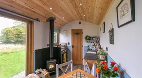 Luxury Shepherd Hut in the Peak District - Image 3