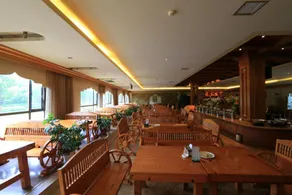 Xinghe Hotspring Spa Holiday Hotel - Image 3