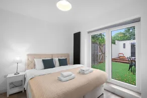 Stylish 4 Bedroom, 2 Bath Home in Borehamwood - Image 2