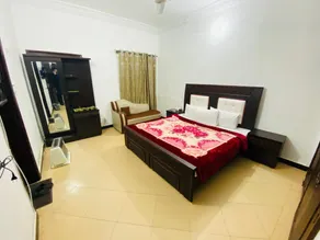 Lux Lounge Guest House - Image 4