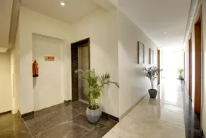 Saltstayz Select - Galleria Market & Golf Course Road - Image 4