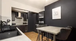 Close to Media City-Old Trafford - 5 Bedroom House - Image 3