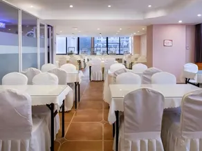 Vienna Hotel Chengdu Taikoo Li Chunxi Road Pedestrian Street - Image 3