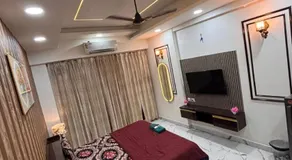 Luxury Studio Apartment - Image 2