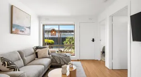 Wilson Executive by Geelong Short & Long Stays - Image 2