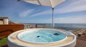 Beachfront Penthouse with private parking - Image 2