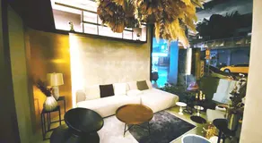 W house - Image 3