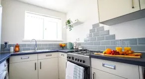 2BR-Gayton Apt-FREE Parking-Fully Equipped-Short, Mid term stays - Image 3