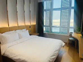 Golden Rome Fifth Season Hotel - Image 4