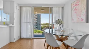 The Serene Urban Retreat - Harbour Views & Pool - Image 3
