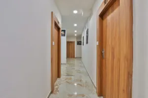 Hotel TGR Rooms - Image 5