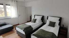 Doppel-Zweibettzimmer mit Küche und großem Wintergarten - Image 2