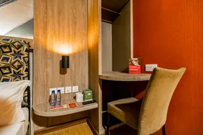 RedDoorz Plus near Nagoya Hill Batam 6 - Image 4