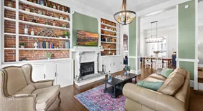 Elegant Manor w Private Yard & Modern Amenities - Image 3