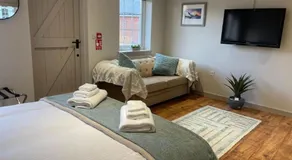The Courtyard Rooms - Image 2