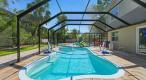 Sleeps 16 Golf Simulator Pickleball Pool Spa - Image 4