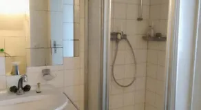 Basel Rühige Zimmer mit grösse Doppelbett - Image 2