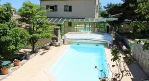 Voll ausgestattete Ferienunterkunft mit Garten und Terrasse - Image 2