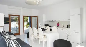 Mykonos Pearl House with Pool In the Heart of Town - Image 3