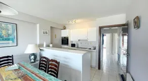 Apartment in Epernay Square with Sea View - Image 3
