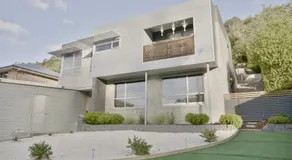 Modern holiday home in Hobart - Stunning Mountain & Water views - Image 5