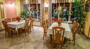 Dwór Skalny Apartamenty, Pokoje i Restauracja Karczma Skalna - Image 3
