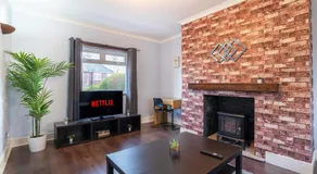 Stylish 3 Bed House-Free Parking - by Holiday Homes - Image 4