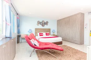 De42 Hotel - Image 2