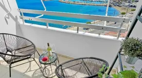 Sea View 1BR With Pool Access - Image 4