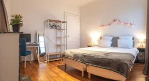 L'Amour de la Paix - City center - Garden - Near station - SmartTV65" Netflix & PrimeVideo - Warm cozy vibe - Free parking nearby with CCTV - Managed by Presta-Zen'Services - Image 2