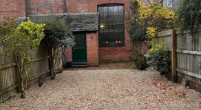 Unique garden flat in converted chapel - Hungerford - Image 5