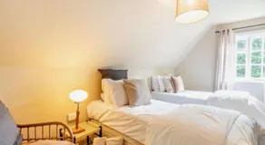 Charming 2-bed countryside retreat with fireplace and walks - Image 2