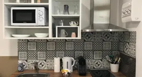 Studette de 17m2 avec parking privé gratuit Climatisation et petite cuisine - Image 2