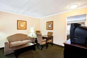 Travelodge by Wyndham Chatsworth - Image 3