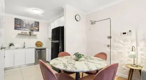 8 mins from Sydney Airport! 1BR with Courtyard - Image 3