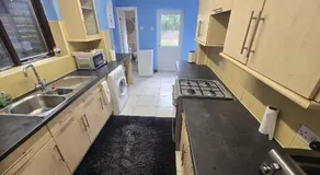 4 Bedroom Central Birmingham - Image 3