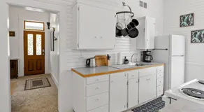 White Lotus - Minutes to Downtown home - Image 4