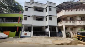 Yoga House - Image 4