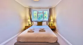 Surbiton Gem 5 Min to Station & Free Parking - Image 2