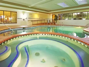 Country Inn & Suites by Radisson, Tyler University Area - Image 2