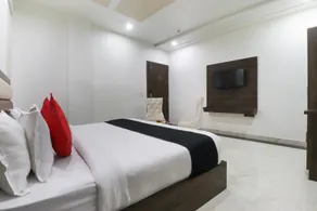 Townhouse 69951 Hotel Skylight - Image 3