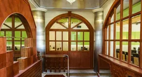 Royal Hotel - Image 4