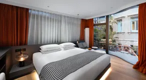 Listen to the 19th century German castle hotel - Image 2