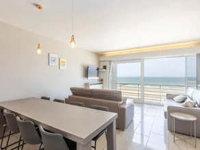 Spacious apartment on the seafront - Image 3