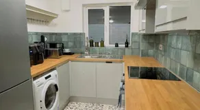 Elizabeth Line - Parking - WiFi - Sleeps 4 - Image 5